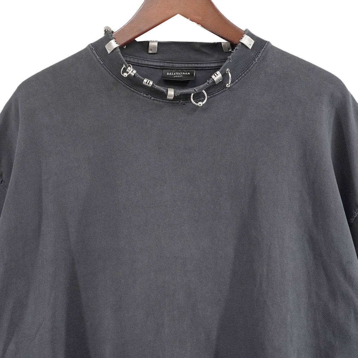 BALENCIAGA(バレンシアガ) 23AW Pierced T-Shirtピアス デザイン