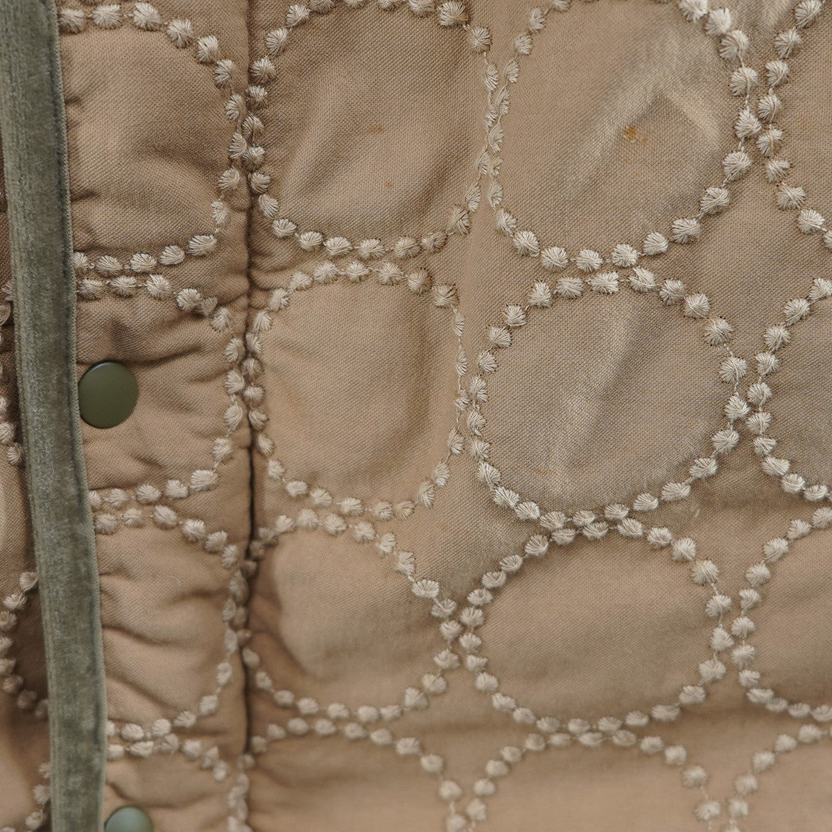 ミナぺルホネン ダウンベスト　タンバリン刺繍　Mサイズ　タグ付き mina perhonen(ミナペルホネン) tambourine タンバリン 刺繍 ダウン