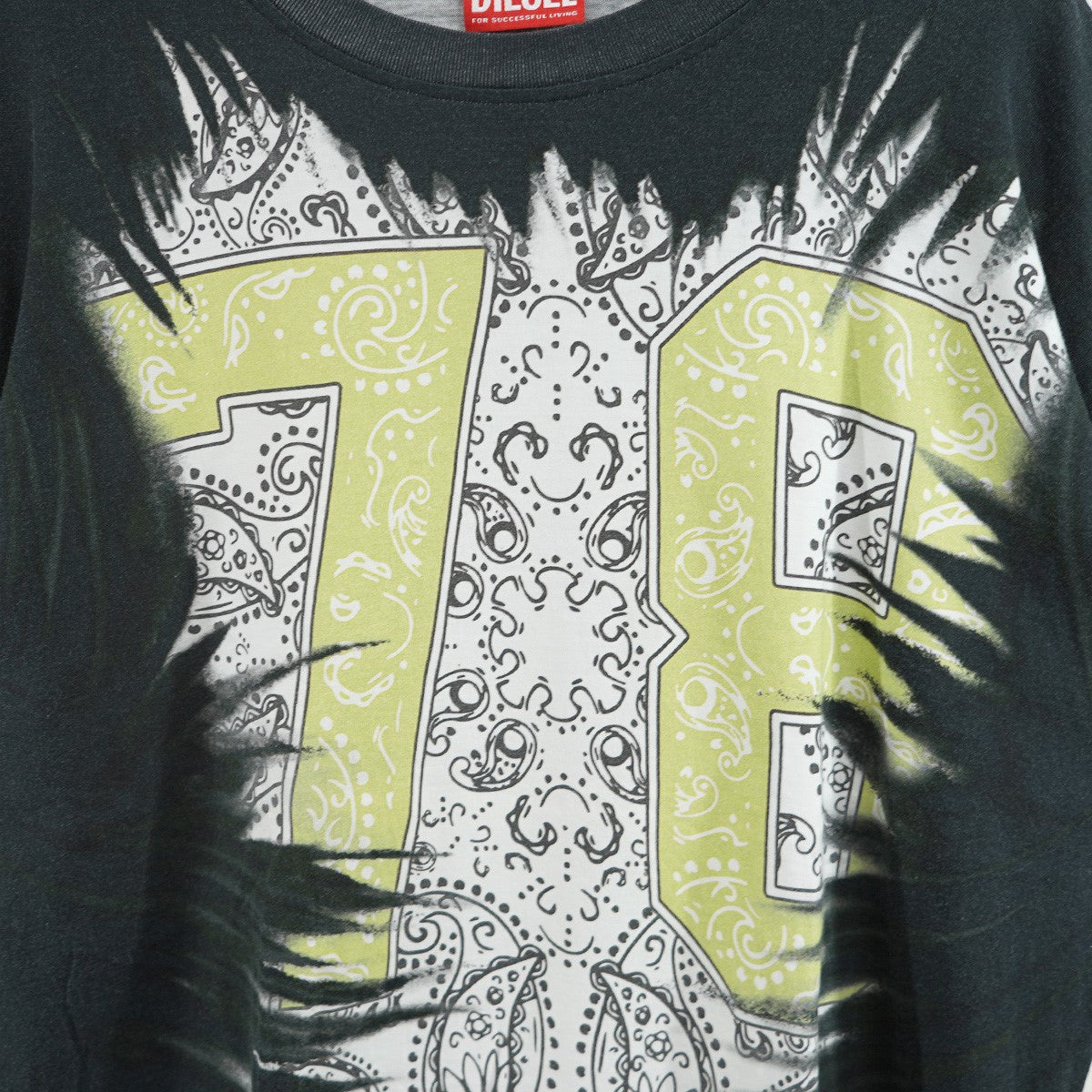 DIESEL by Glenn Martens 25SS T-Boxt-78-R1 T-Shirt With 78 Bandana Printバンダナ ナンバリング 加工 オーバーサイズ Tシャツ 古着・中古-3枚目のアイテム画像
