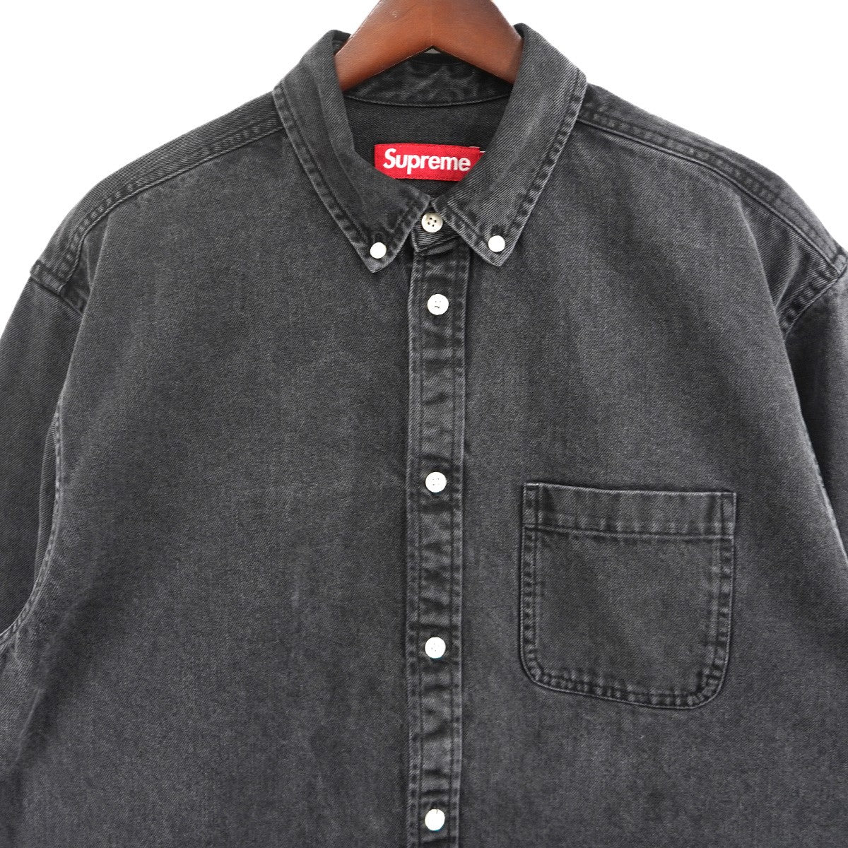 Supreme 25AW Applique Denim Shirtバックロゴ アップリケ デニムシャツ 古着・中古-4枚目のアイテム画像
