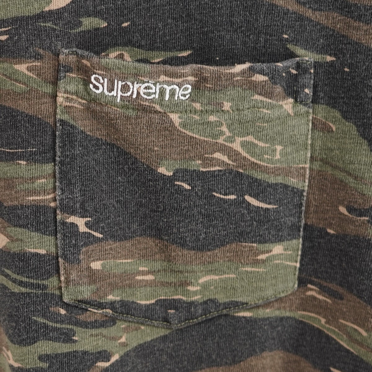 Supreme 24SS S／S Pocket Tee Tiger Camo S／S ロゴ ポケットTシャツ 古着・中古-2枚目のアイテム画像