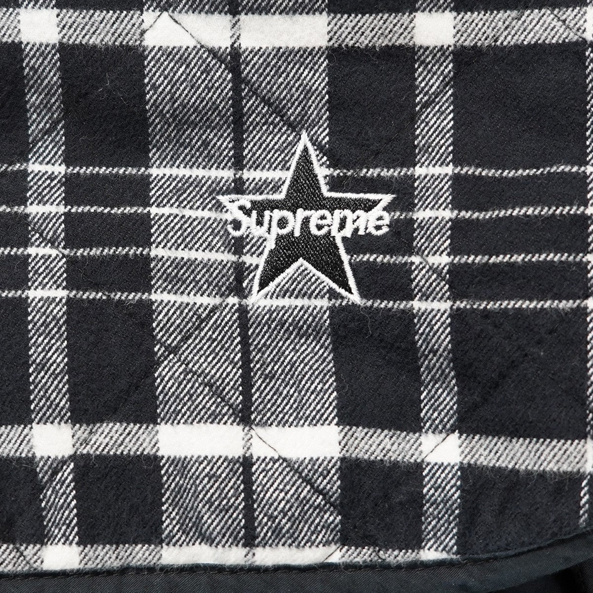 Supreme(シュプリーム) 24AW Quilted Flannel Zip Up Shirt ロゴ