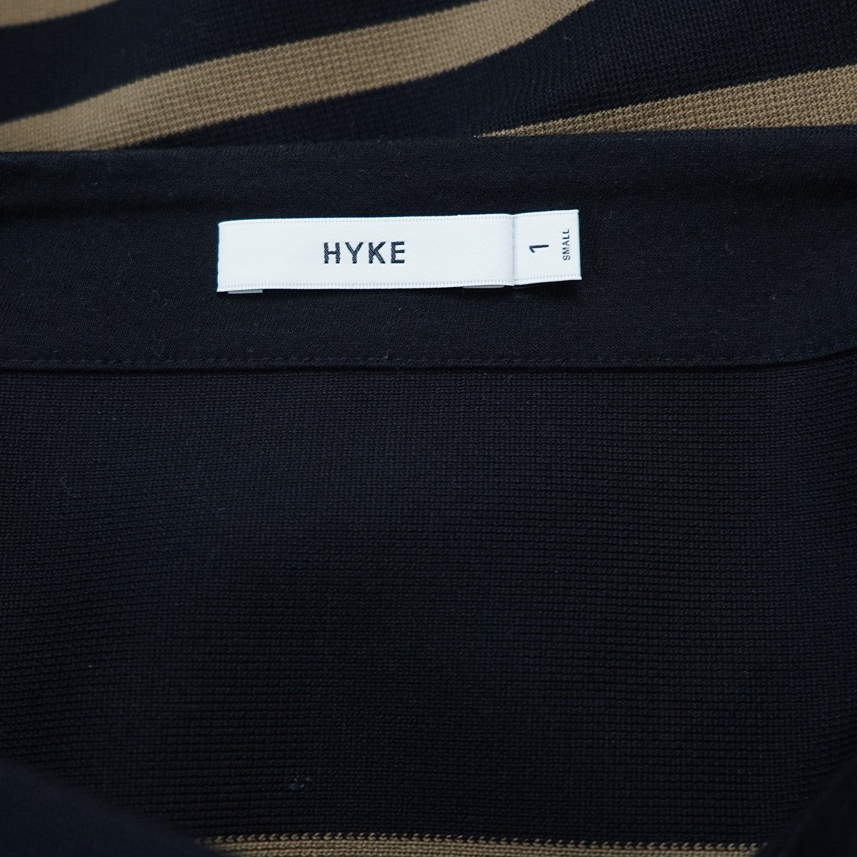 HYKE 26SS CROPPED BASQUE SHIRT(BLACK × BEIGE)ボーダー プルオーバー バスクシャツ 古着・中古-4枚目のアイテム画像