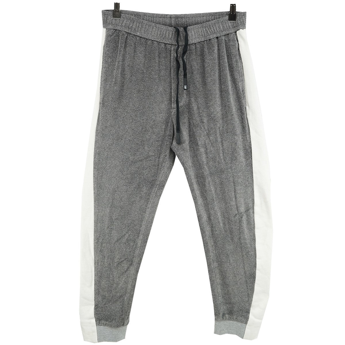 P．M．D．S． 22AW MOSI Jogger Pants - Grigio Striscia Grigiaマイクロパイル サイドライン ロゴパッチ テーパード イージー パンツ 古着・中古-1枚目のアイテム画像