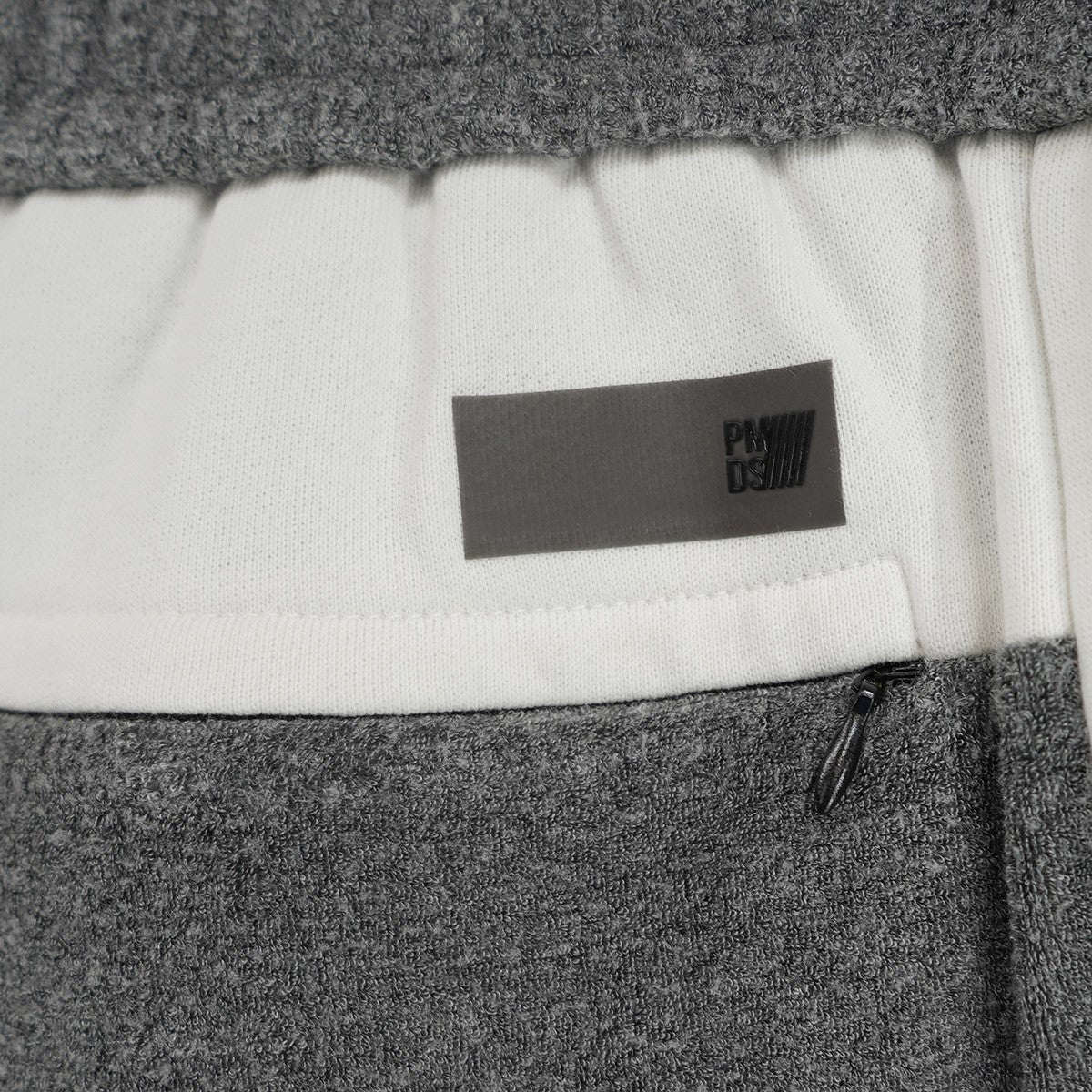 P．M．D．S． 22AW MOSI Jogger Pants - Grigio Striscia Grigiaマイクロパイル サイドライン ロゴパッチ テーパード イージー パンツ 古着・中古-5枚目のアイテム画像