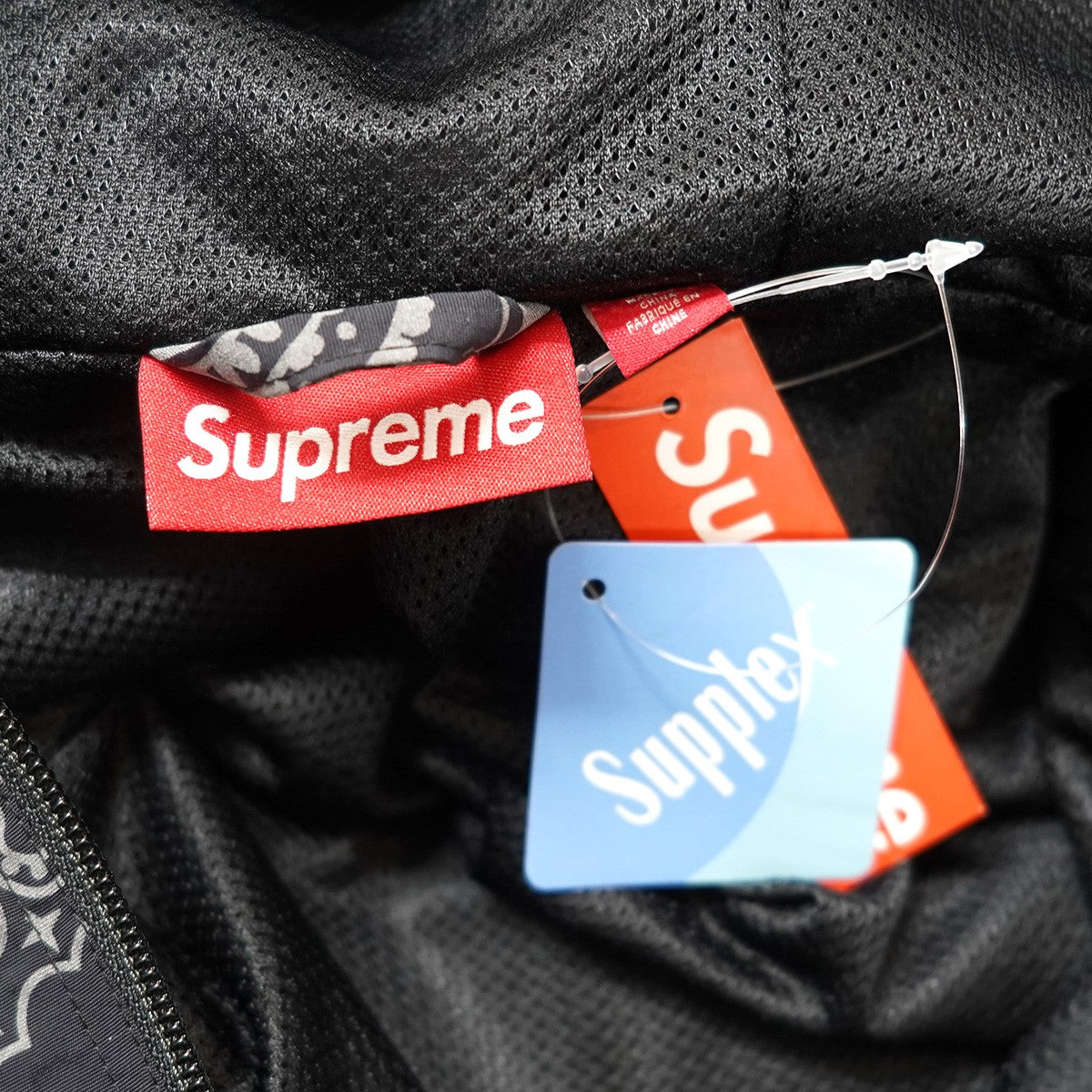 26SS Reflective Bandana Anorak リフレクティブ バンダナ ペイズリー 総柄ドローコード カンガルーポケット ロゴ 織ネーム ジップアップ パーカー ジャケット