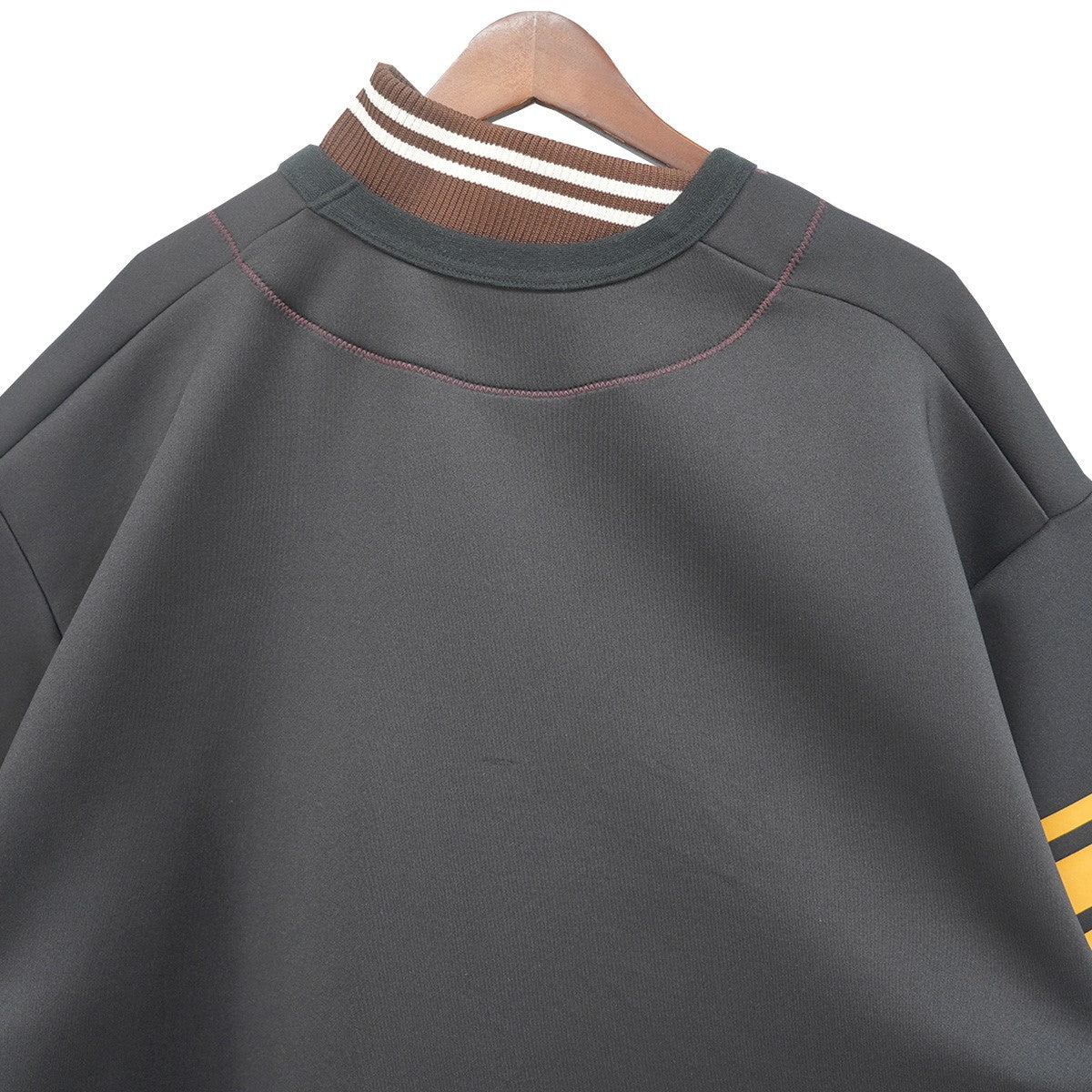 25SS OVERSIZED FOOTBALL TOPS Pe ダンボール ドッキング 折り畳み構造 KOR UNIV． 25カレッジロゴ プリント オーバーサイズ フットボール Tシャツ