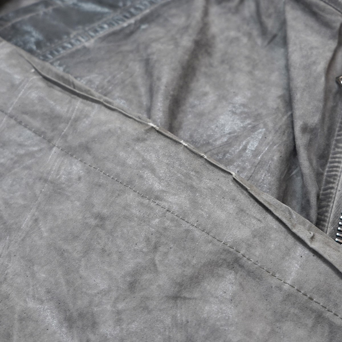 Rick Owens DRKSHDW 25SS GETH BELAS Vintage ヴィンテージ フォイル ダメージ 加工 センタージップドローストリング ハトメ リベット フラップ ポケット ワイド バギーフレア イージー パンツ 古着・中古-7枚目のアイテム画像