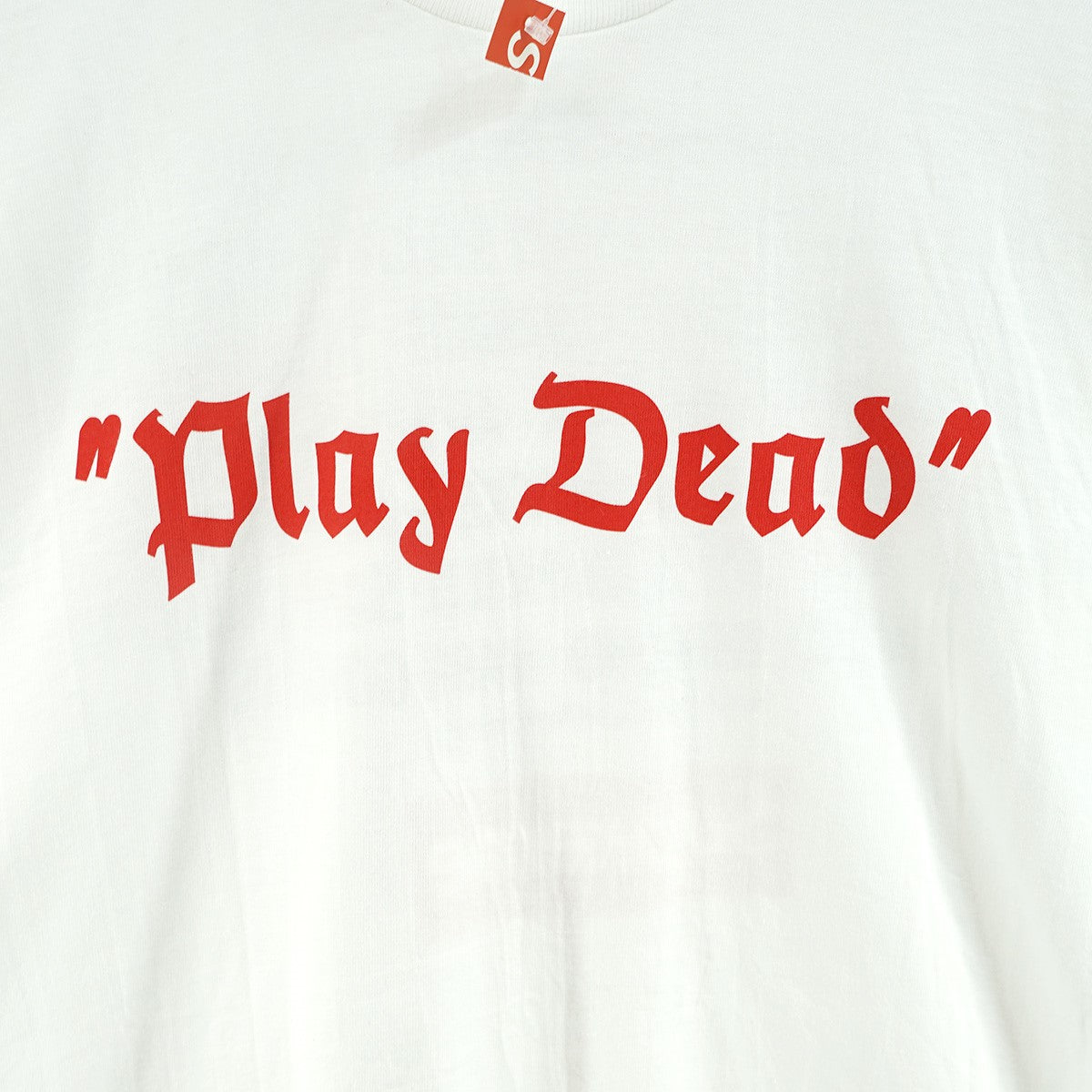 22SS Play Dead Tee ウィリアム・ストロベック William Strobeck プレイデッドオールドイングリッシュ グラフィック ボックスロゴ クレジット プリント 半袖 Tシャツ
