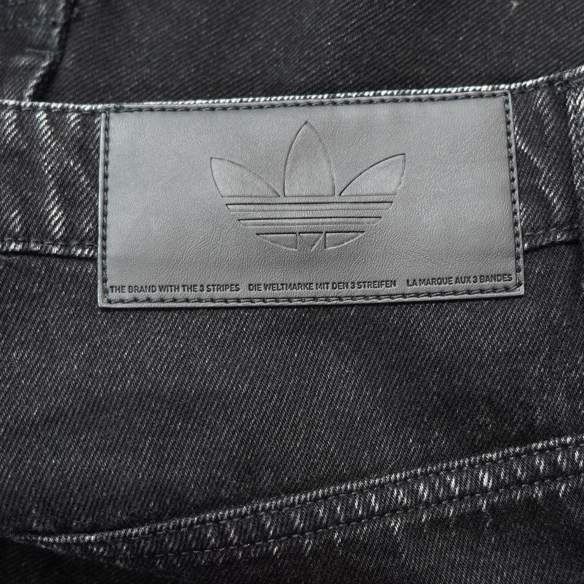 24AW DENIM FIREBIRD PANTS アディカラー ファイヤーバード フェード加工トレフォイル 刻印ボタン ロゴ 刺繍 レザーパッチ スリーストライプス ストレート デニム