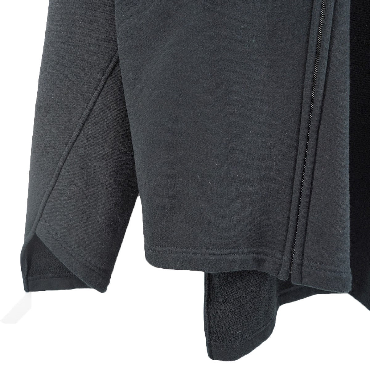 26SS CDG BIAS DESIGNED SWEATSHIRT WITH ZIPロゴ アシンメトリー ジップアップ バイアス フーディー 捻じれ パーカー