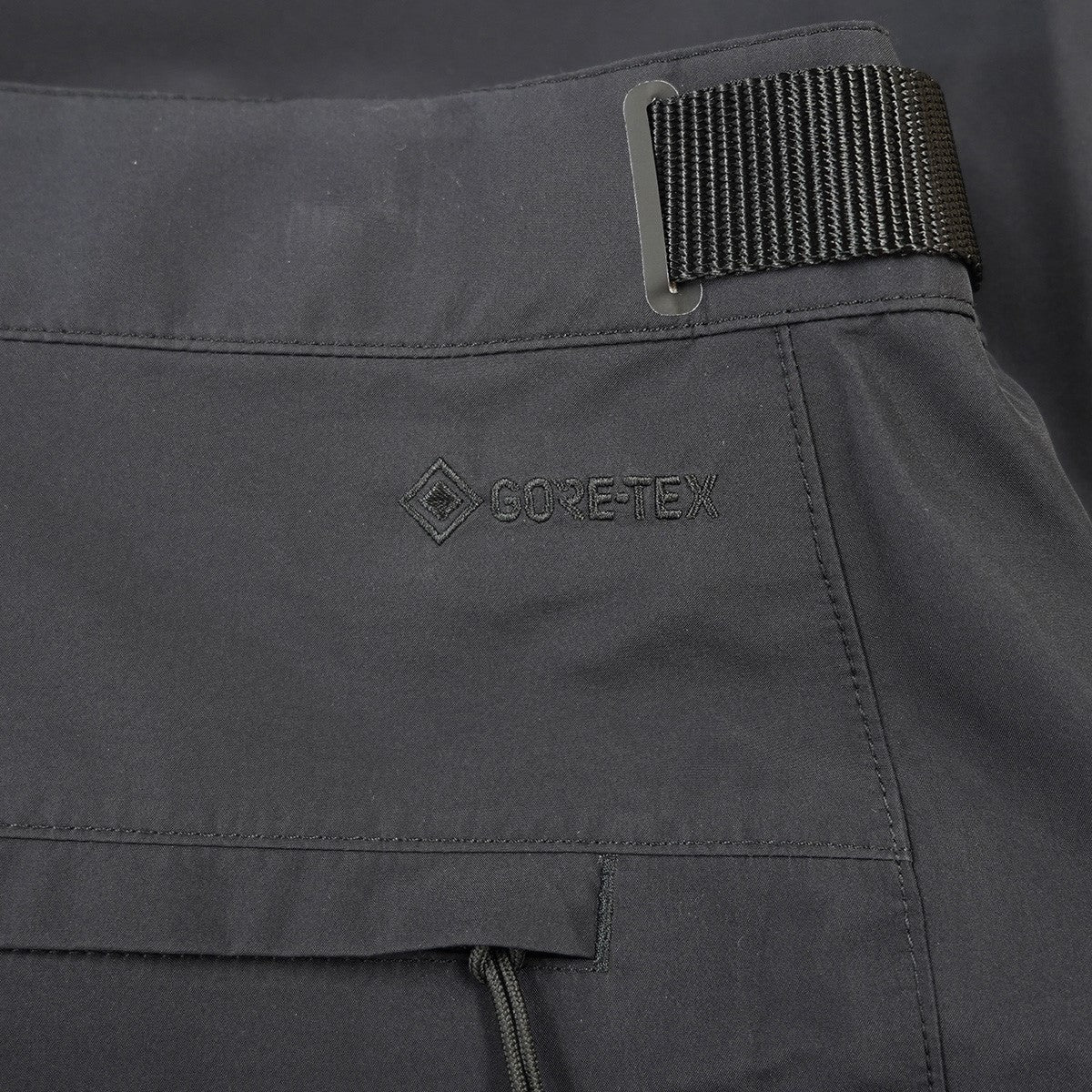 24AW GORE-TEX Pant GTX ウェビングベルト プラスチックバックル ロゴ刺繍 3レイヤー リフレクターパネル ルーズフィット ジップポケット ナイロン イージー パンツ