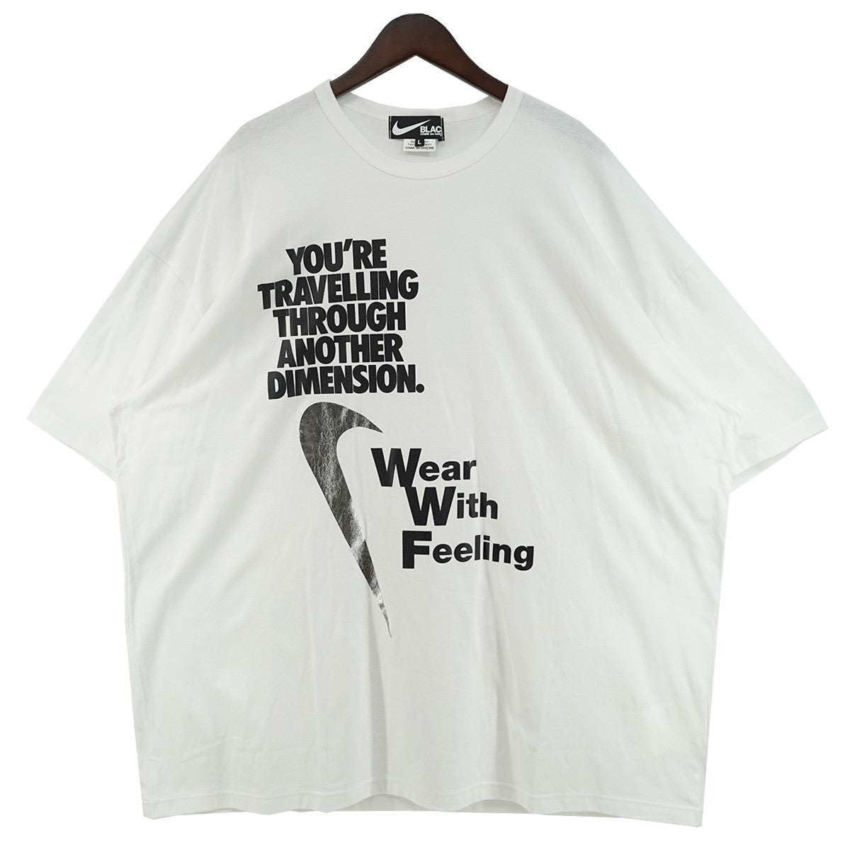 25AW 綿天竺NIKE x BLACK CDG コラボ タイポグラフィ 縦型スウッシュ ロゴ グラフィックVintage ヴィンテージ調 プリント オーバーサイズ 半袖 Tシャツ