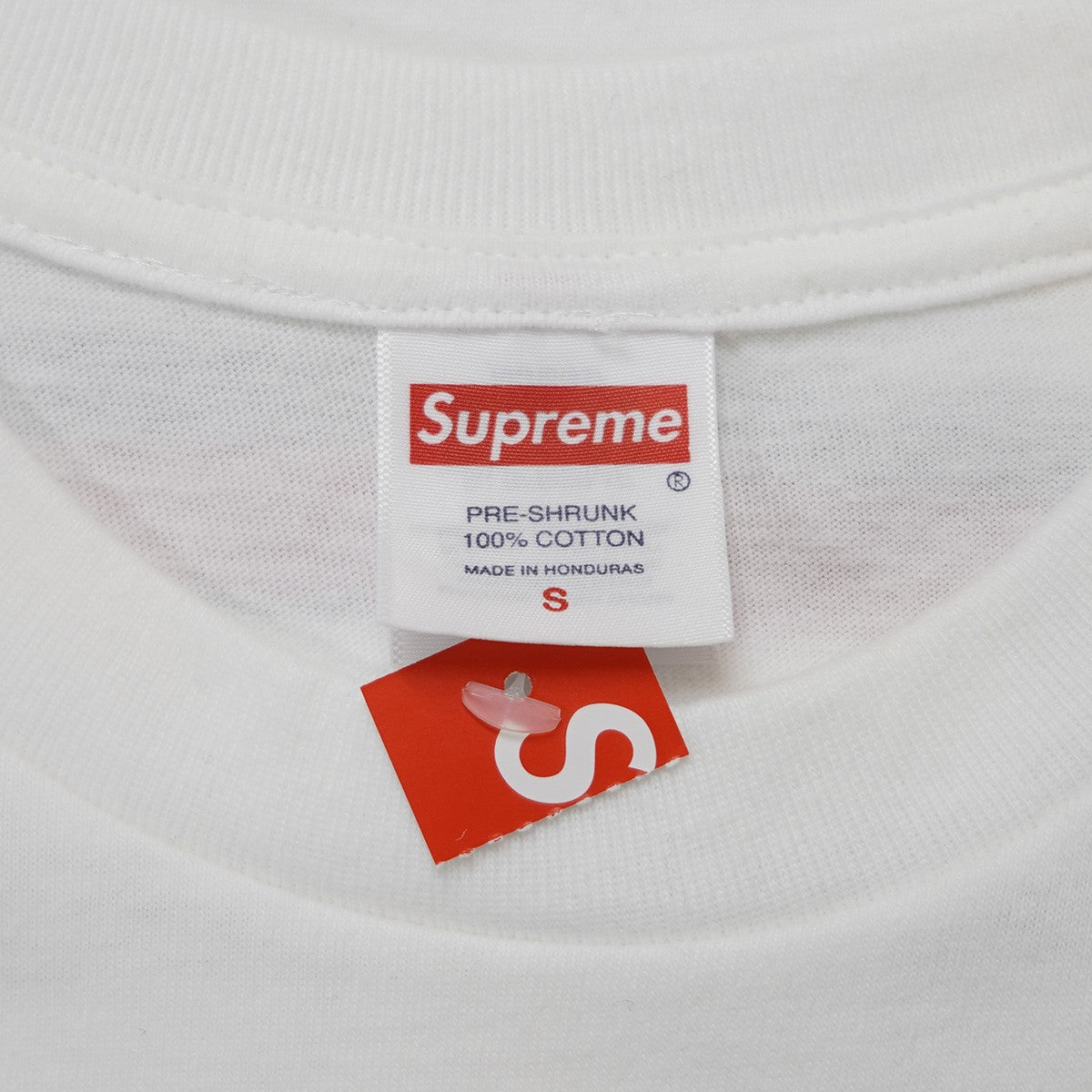 26SS Mike Kelley Banner Tee マイク・ケリー Emerald Eyeholeスカル 髑髏 クローバー バックプリント  ロゴ 半袖 Tシャツ
