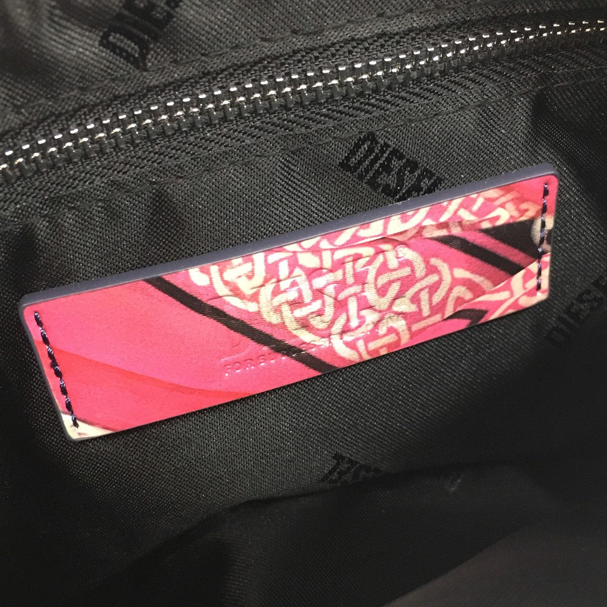 DIESEL by Glenn Martens 25SS Play Crossbody Bag オールオーバー・グラフィックプリント Dロゴプレイ コントローラー クロスボディ バッグ 鞄 古着・中古-7枚目のアイテム画像