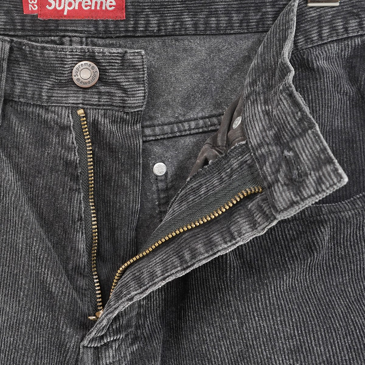Supreme 24SS Washed Corduroy Double Knee Painter Short ウォッシュ加工コーデュロイ ダブルニー ペインター ロゴ バギーシルエット ハーフ パンツ ショーツ 古着・中古-4枚目のアイテム画像