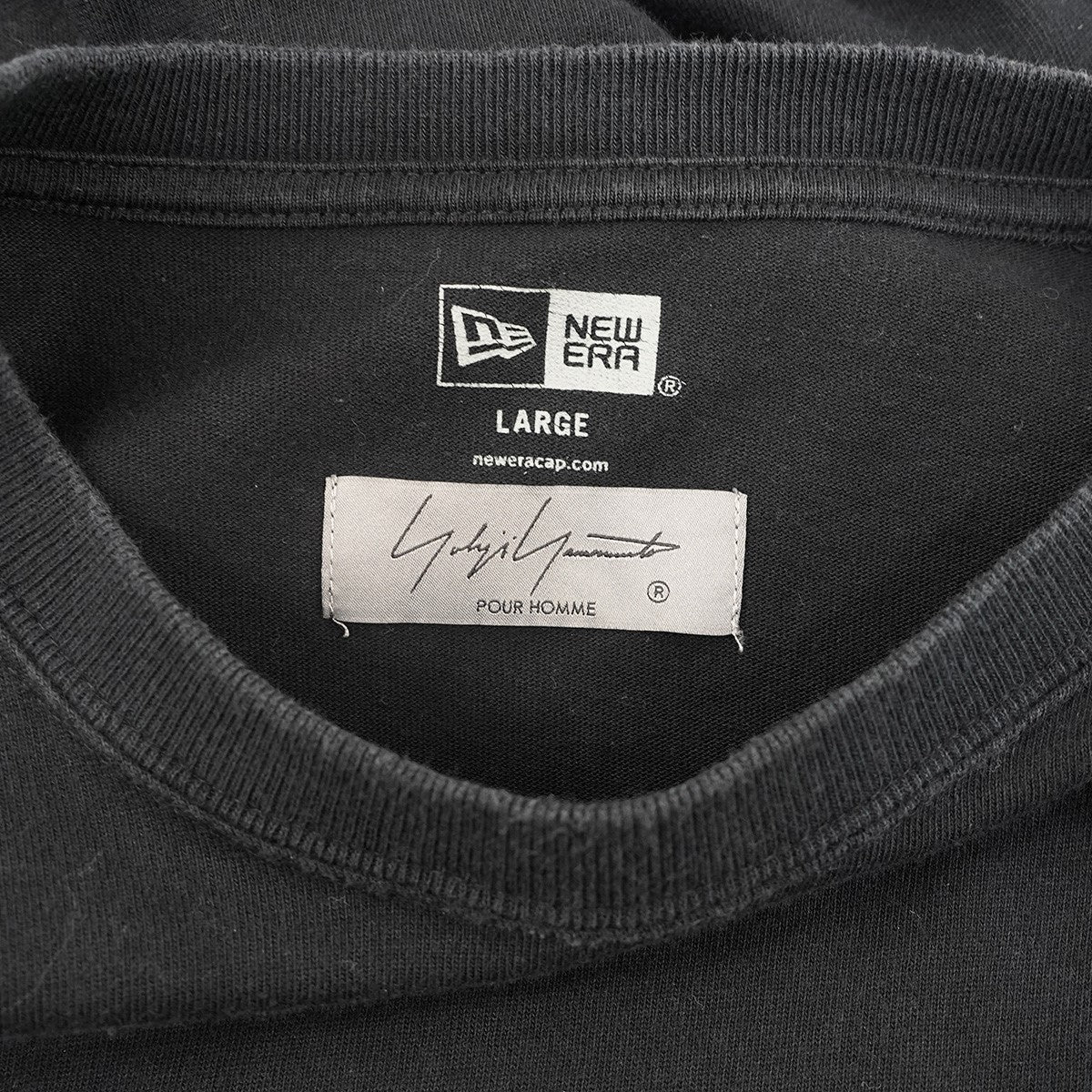 21SS × NEW ERA S／S Cotton Tee YY SIGN artwork 8オンスコットン生地朝倉優佳 デッサン シグネチャー フラッグ ロゴ オーバーサイズ 半袖 Tシャツ