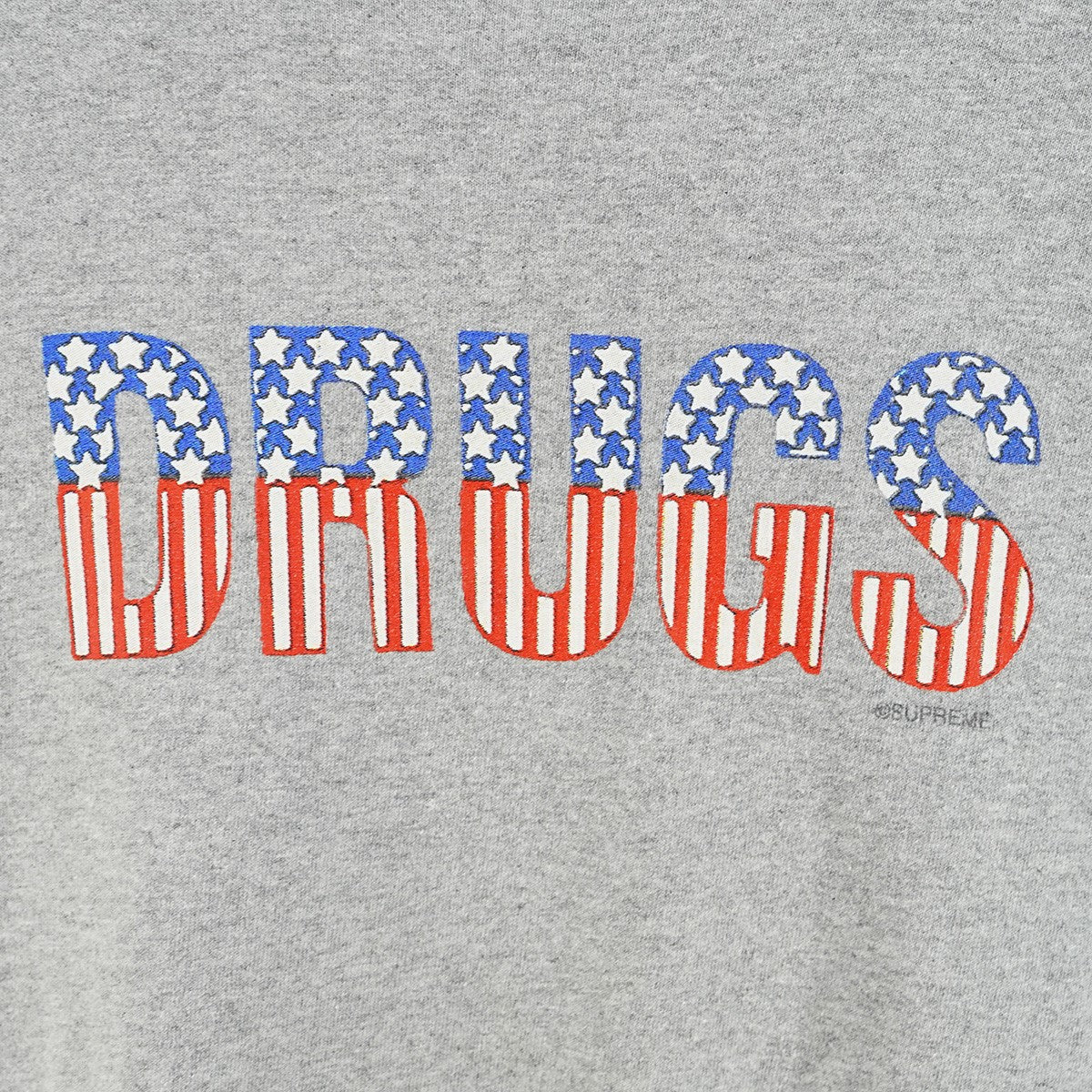 24AW Drugs Teeドラッグス 星条旗 ロゴ Tシャツ