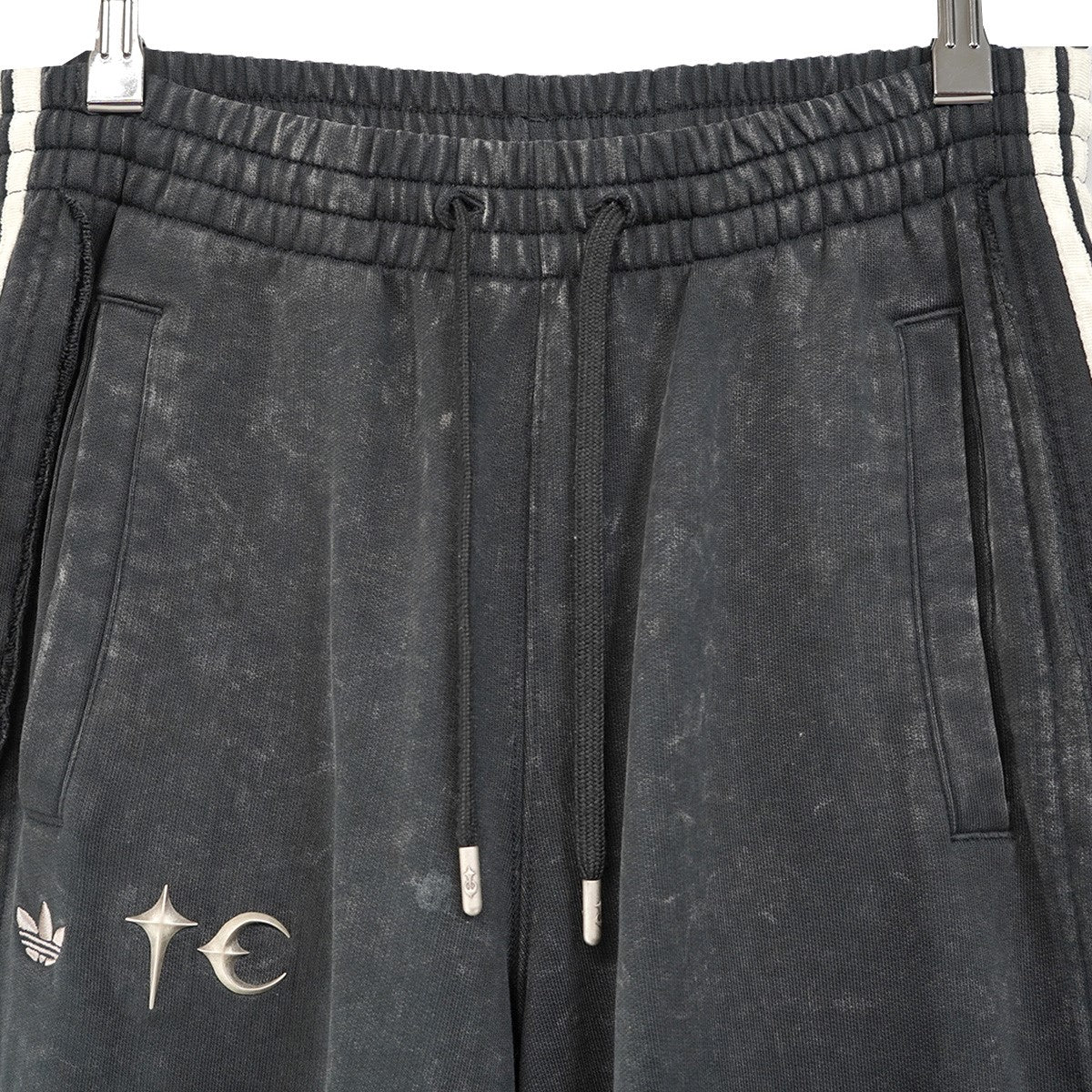 THUG CLUB×adidas 25AW × Thug Club Team Geist Sweatpants カットオフ ウォッシュ加工コラボ ロゴ 刻印アグレット メッシュパネル チームガイスト スウェット イージー パンツ 古着・中古-3枚目のアイテム画像