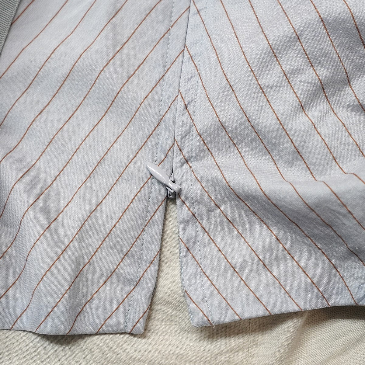 IENA LA BOUCLE 24SS ストライプキャミブラウスキュプラシルク混紡 マルチシャーリング サイド コンシールファスナー レイヤード キャミソール 古着・中古-4枚目のアイテム画像