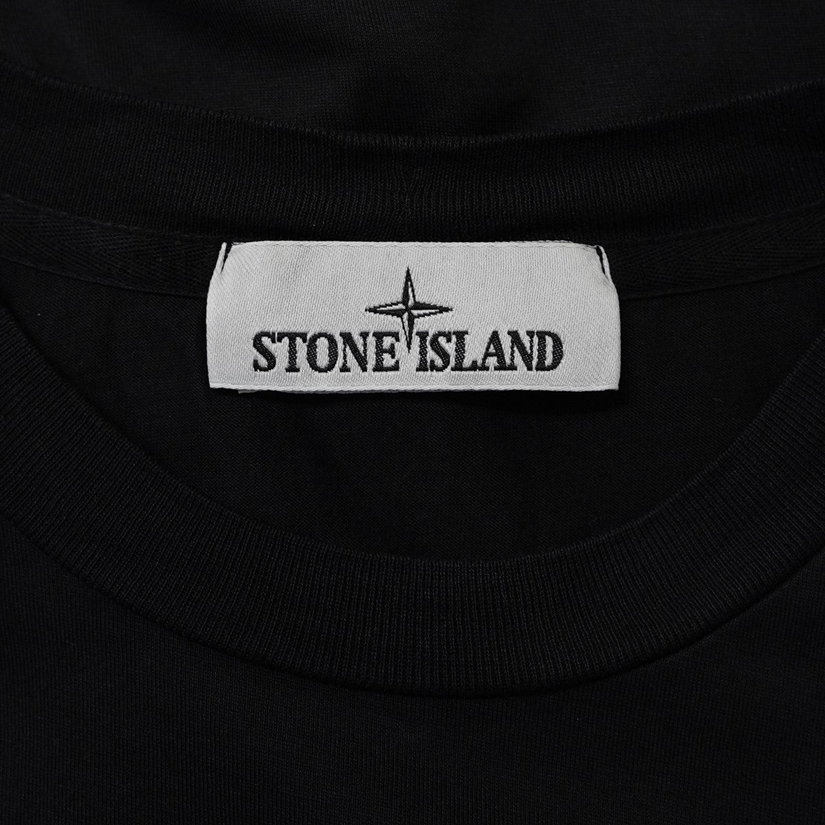 ロゴパッチTシャツ
