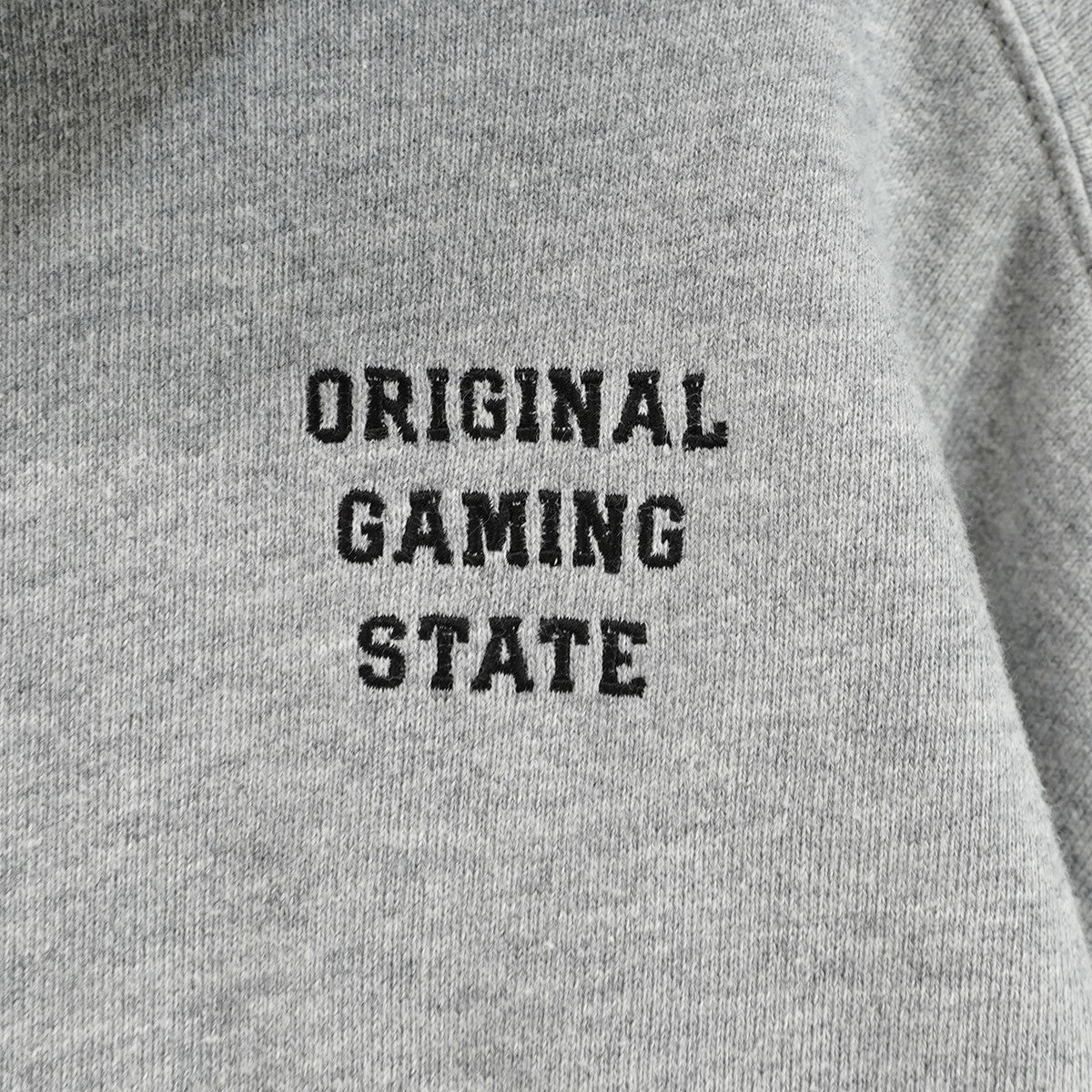 VARSITY EMBROIDERY HOODIEロゴ ヴァーシティ エンブロイダリー パーカー フーディ