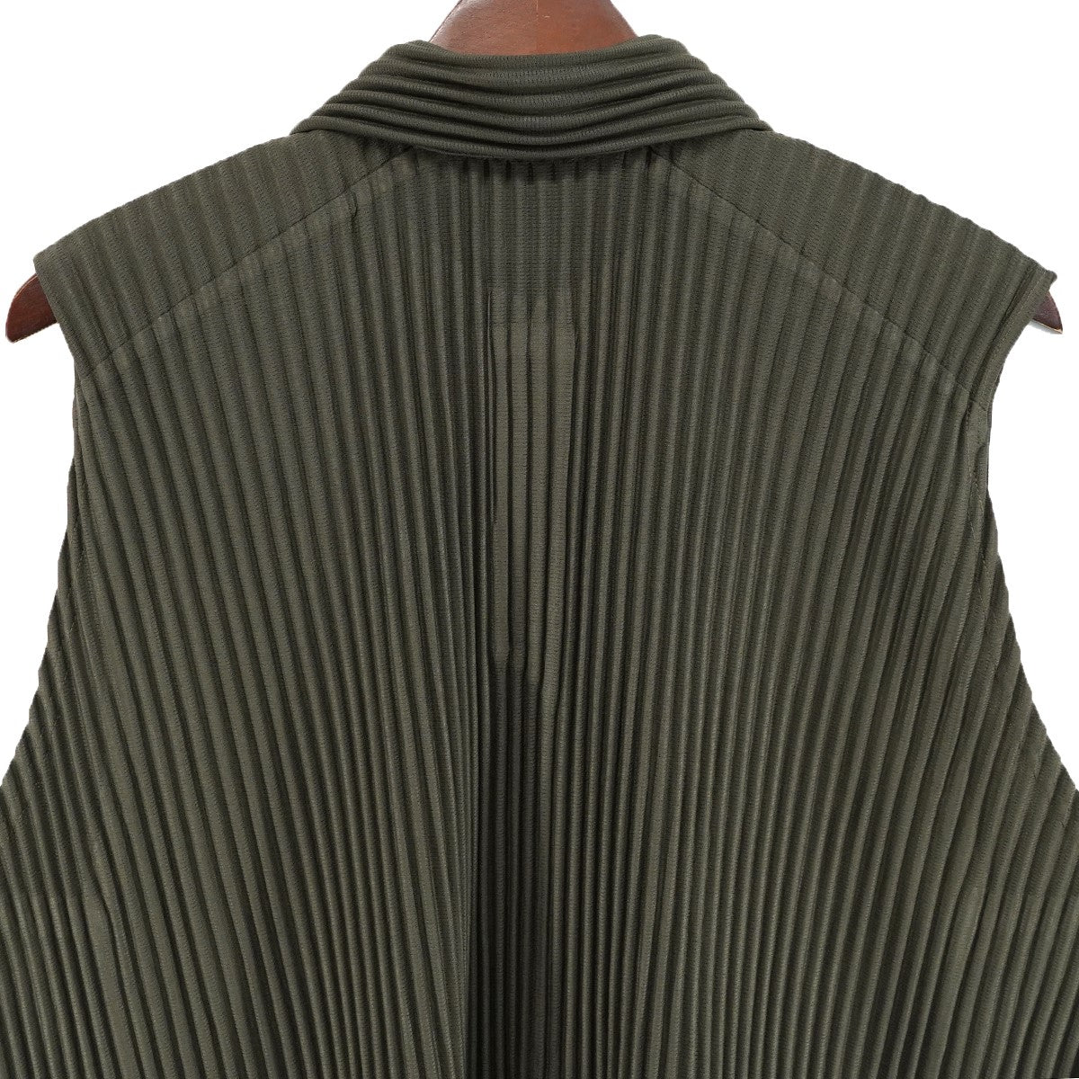 HOMME PLISSE ISSEY MIYAKE 26AW MONTHLY COLORS ： JULYプリーツ ノースリーブ スリーブレス シャツ 古着・中古-4枚目のアイテム画像