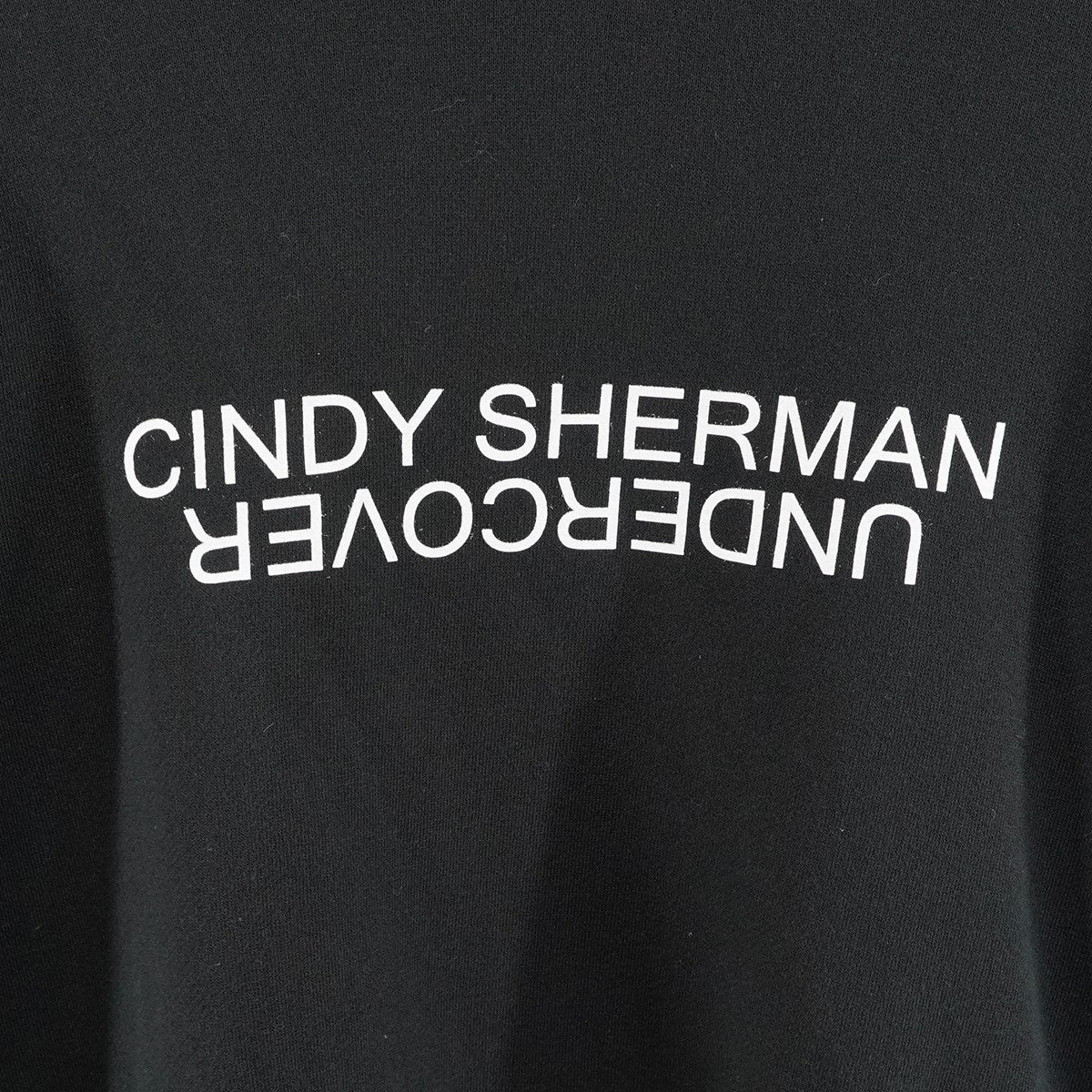 UNDERCOVER 26AW C／S Crewneck Sweat SH CINDY SHERMANシンディ シャーマン ロゴ クルーネック スウェット トレーナー 古着・中古-2枚目のアイテム画像