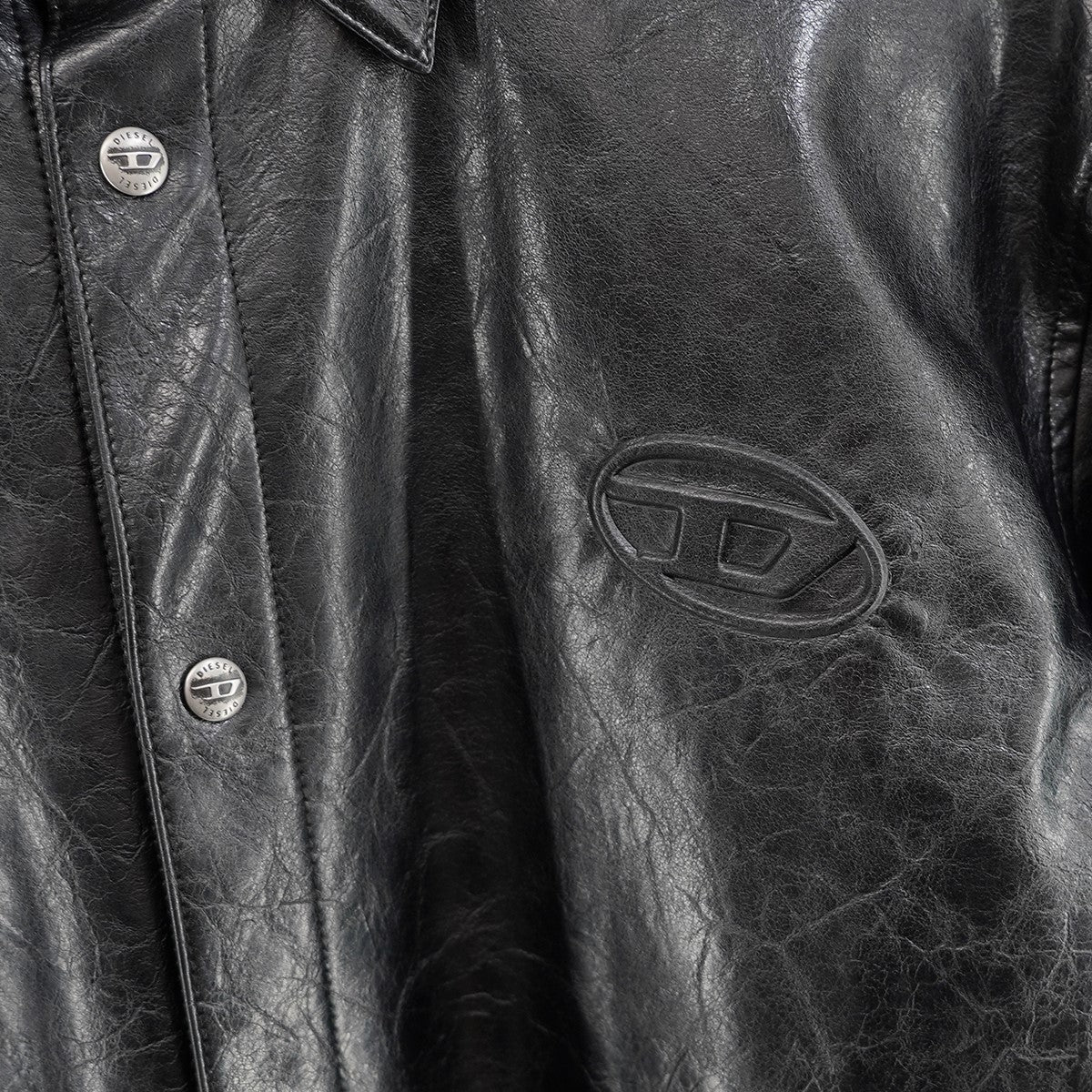 DIESEL by Glenn Martens 26SS S-SIMPLY-QMBU加工 Dロゴ フェイクレザー シャツ 古着・中古-2枚目のアイテム画像