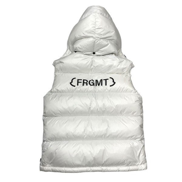 MONCLER × FRAGMENT DESIGN 2023AW バックロゴ ダウン ベスト I209U1A00009 ホワイト サイズ  0｜【公式】カインドオルオンライン ブランド古着・中古通販【kindal】