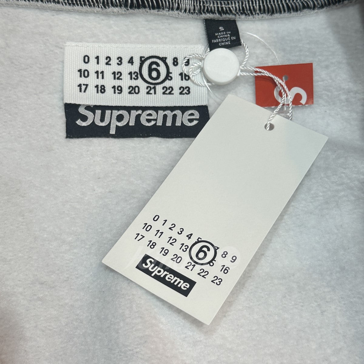 Supreme x MM6 Maison Margiela 古着・中古 シュプリーム エムエム６ メゾン マルジェラの24SS Zip Up Hooded Sweatshirt ジップアップパーカーです。