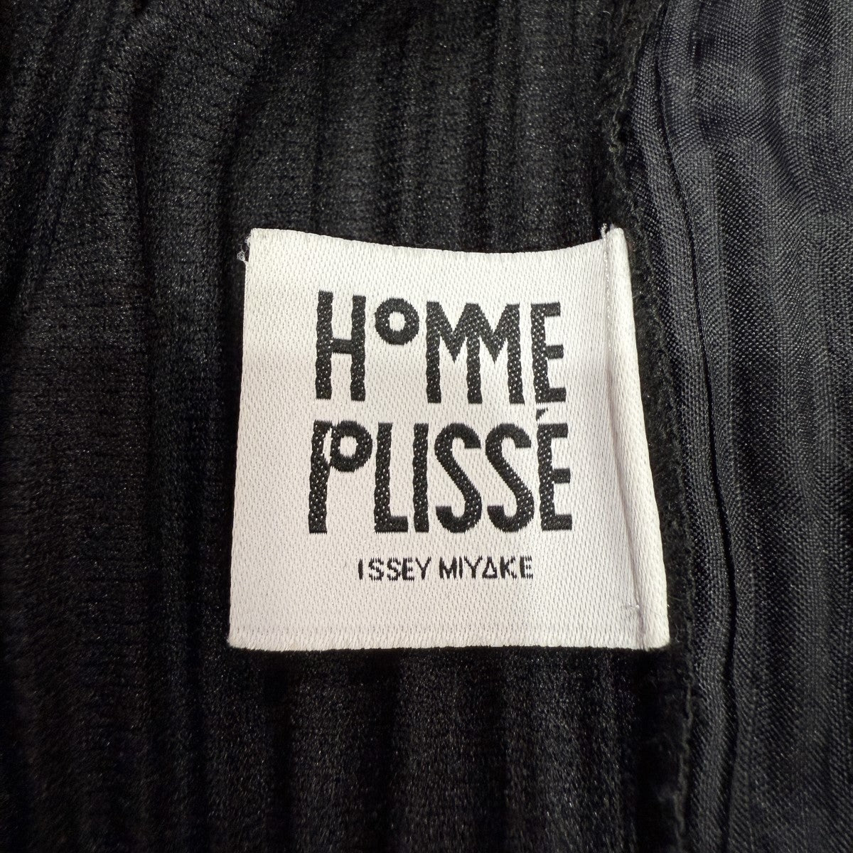 HOMME PLISSE ISSEY MIYAKE(イッセイミヤケオムプリッセ) BASICS pleated pantsプリーツパンツHP55JF150  HP55JF150 ブラック サイズ 3｜【公式】カインドオルオンライン ブランド古着・中古通販【kindal】