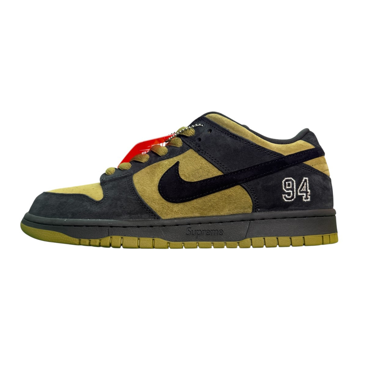 Supreme Nike Dunk Low スニーカー Supreme Nike SB Dunk Low (FW25) - $130