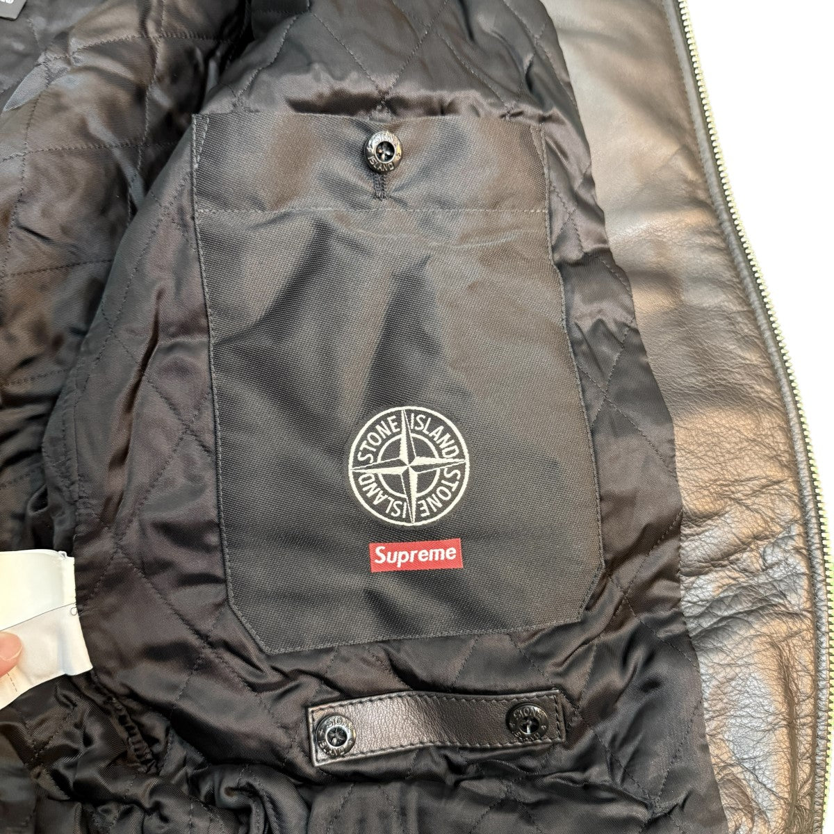 Supreme×STONE ISLAND 23AW/Leather Bomber Jacket／ストーンアイランド レザーボンバージャケット 古着・中古-7枚目のアイテム画像