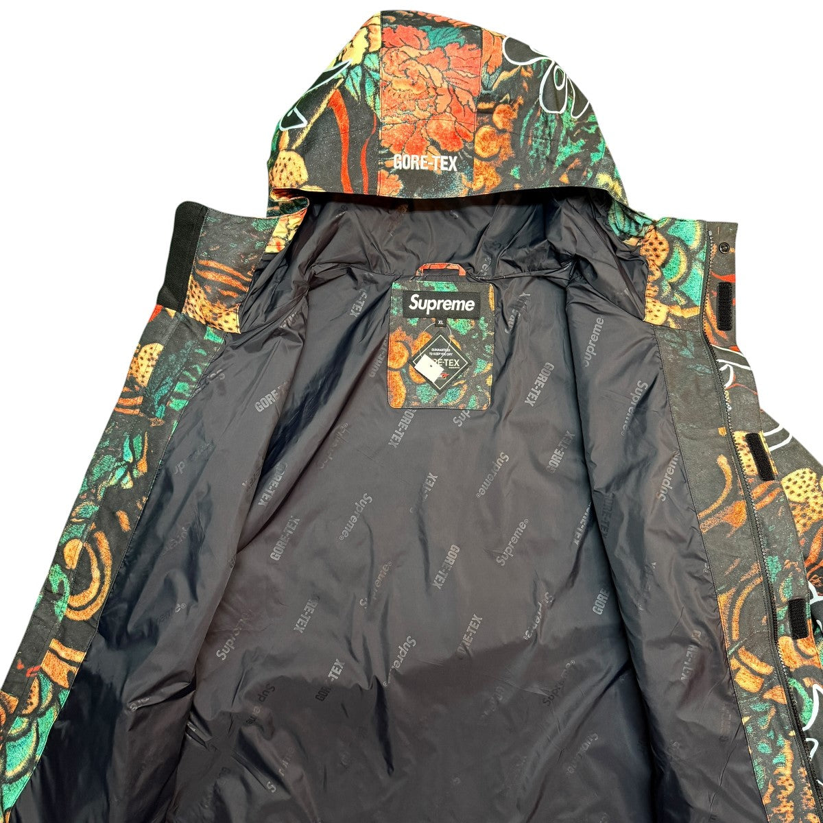 Supreme(シュプリーム) 22SS/Sacred Heart GORE-TEX Shell Jacket