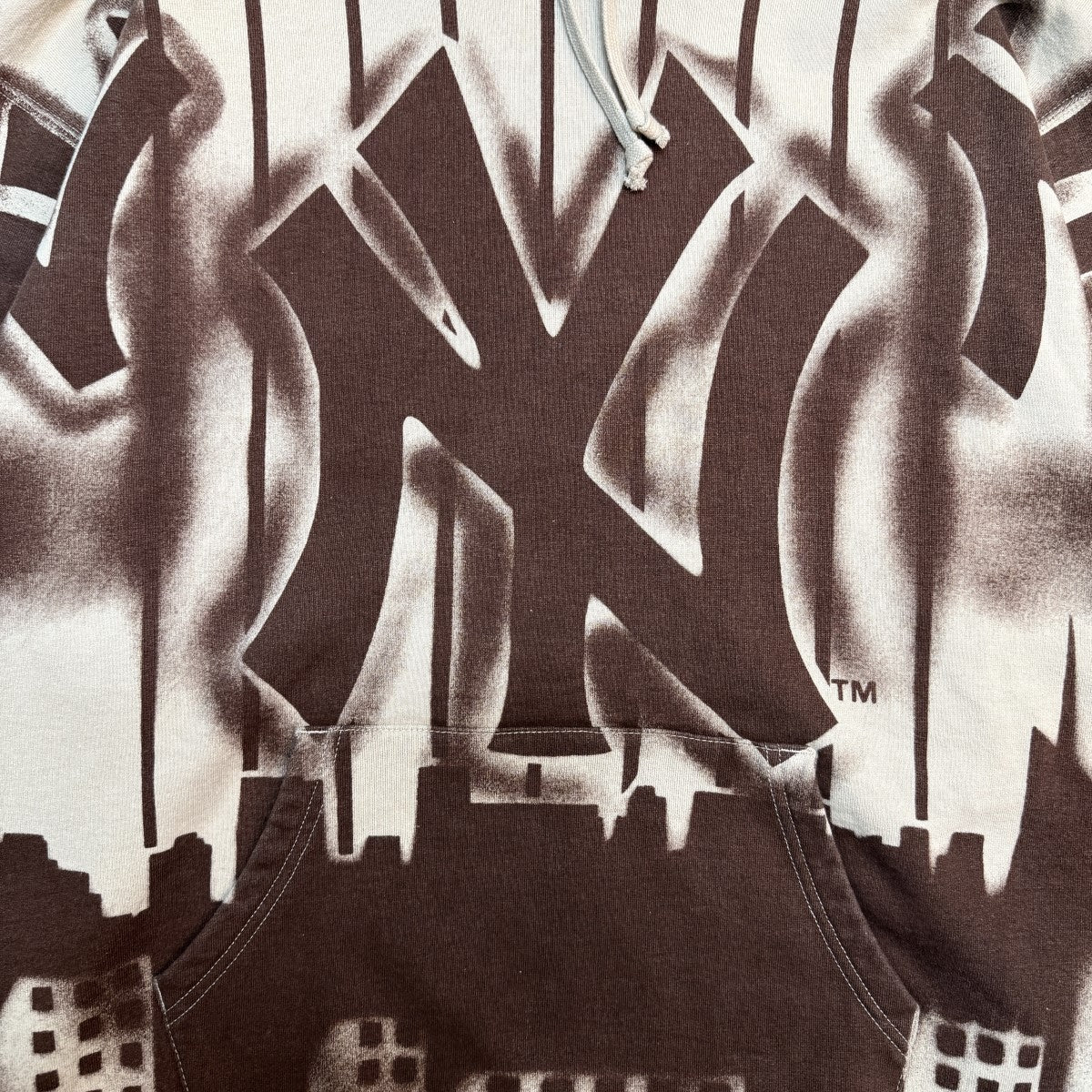 Supreme 21AW/New York Yankees Airbrush Hooded Sweatshirt Clay／ニューヨークヤンキース エアブラシスウェットパーカー/中国製 古着・中古-3枚目のアイテム画像