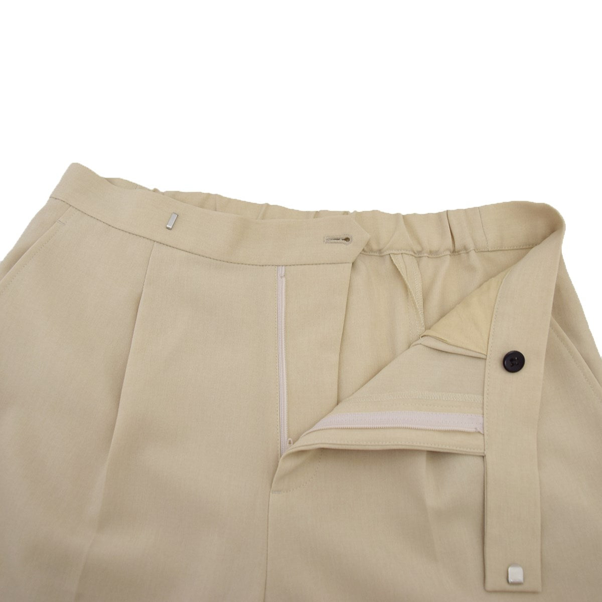 ドライタッチバックスリットストレートパンツ