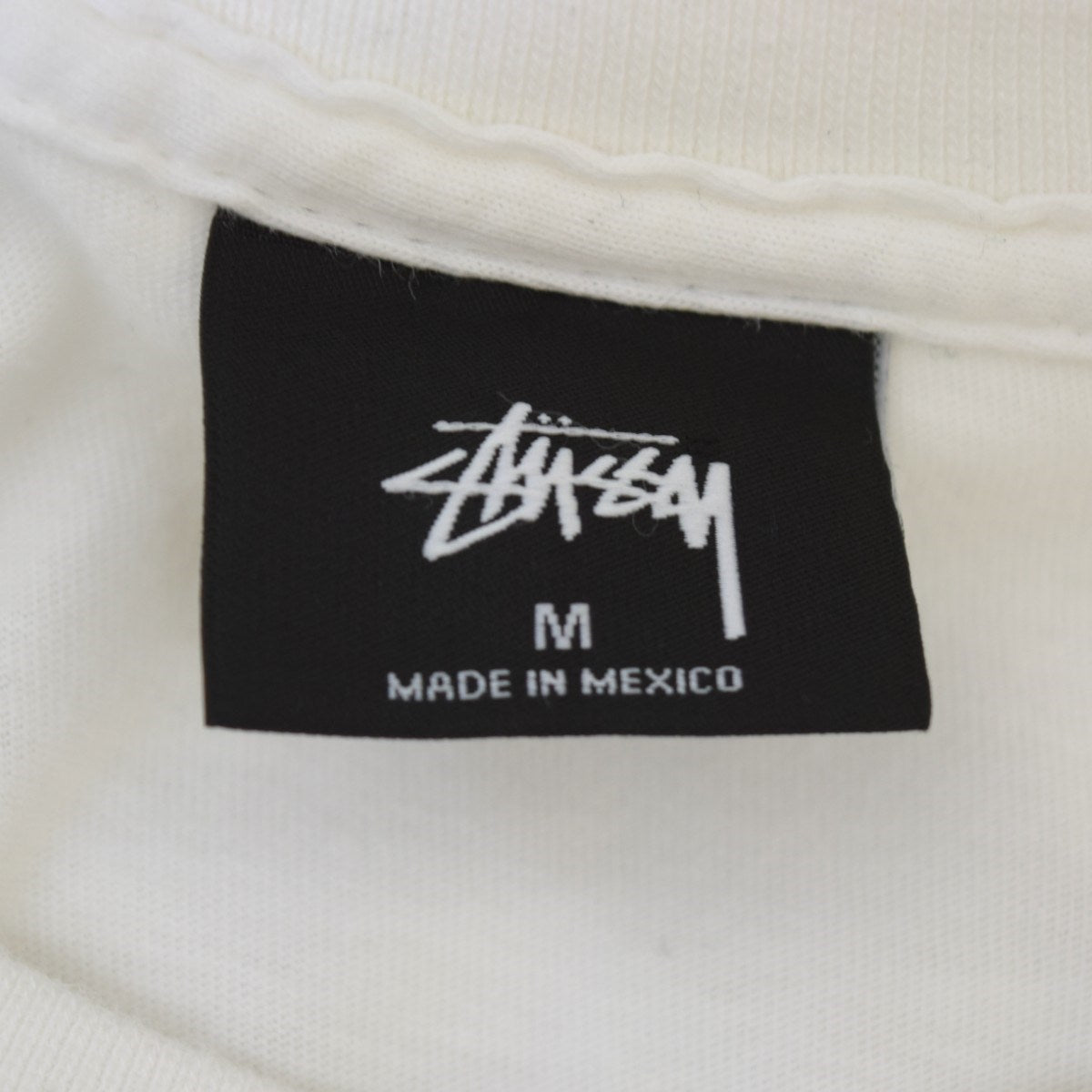 stussy(ステューシー) GUAMロゴ刺繍Tシャツ ホワイト サイズ M｜【公式