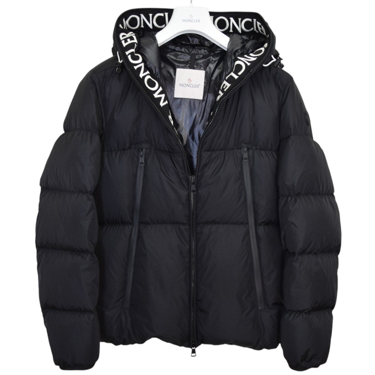 MONCLER(モンクレール) MONTCLAダウンジャケットI20911B56900