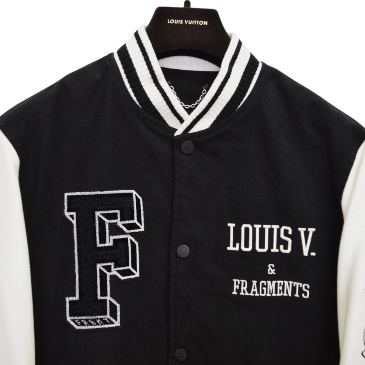 LOUIS VUITTON×FRAGMENT DESIGN ロゴ刺繍ワッペンスタジアムジャンパー
