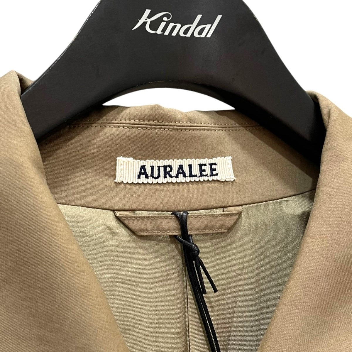 AURALEE(オーラリー) FINX POLYESTER WEATHER CHAMBRAY SOUTIEN COLLAR COAT  ステンカラーコート ベージュ サイズ 1｜【公式】カインドオルオンライン ブランド古着・中古通販【kindal】