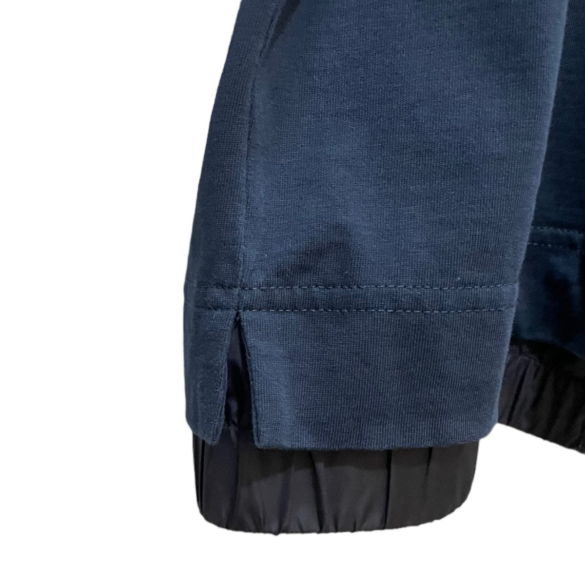 モンクレールグルノーブルのMAGLIA GIROCOLLO Tシャツです。 MONCLER GRENOBLE トップス 古着・中古アイテム