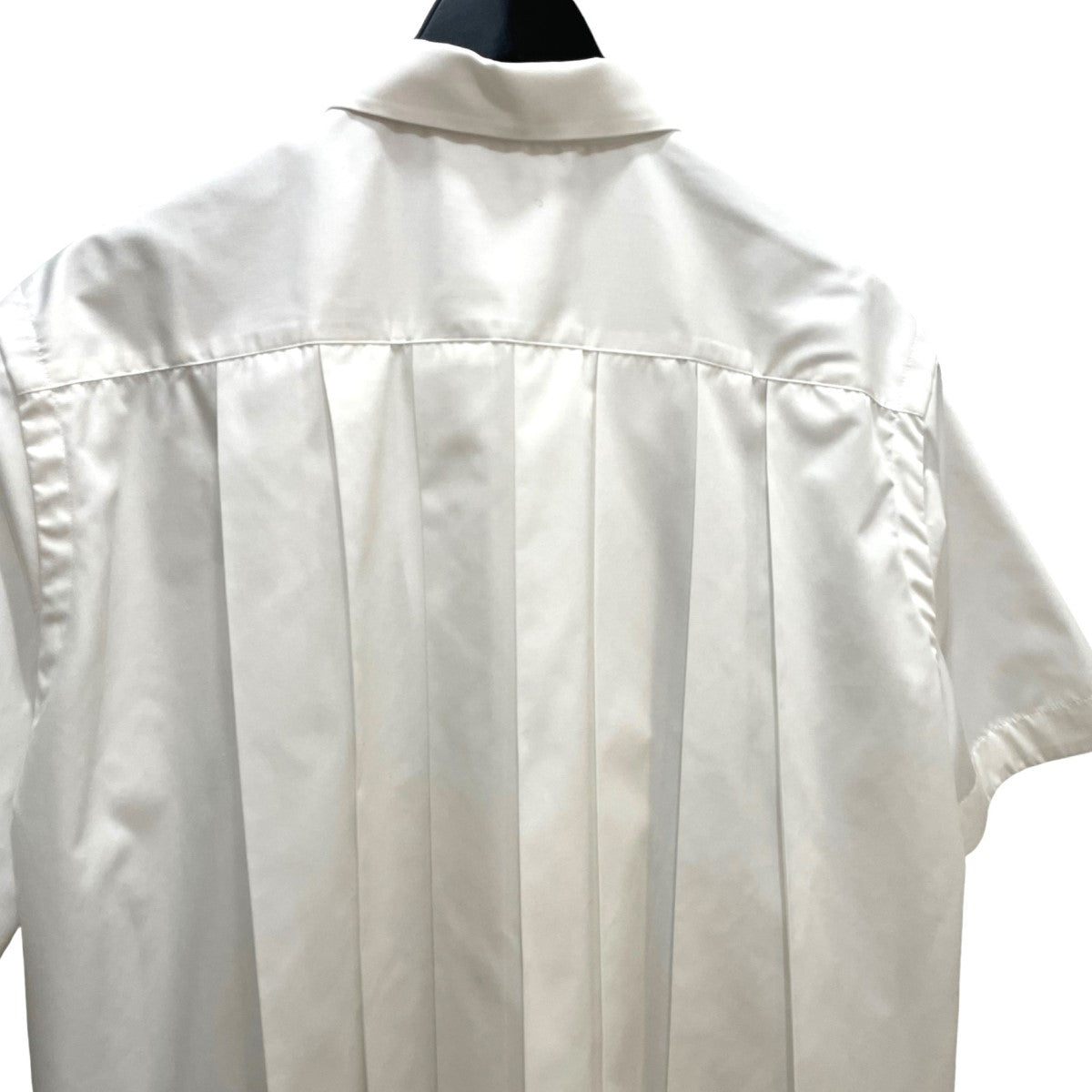サカイの2024SS Cotton Poplin Shirt バックプリーツシャツです。 sacai トップス 古着・中古アイテム
