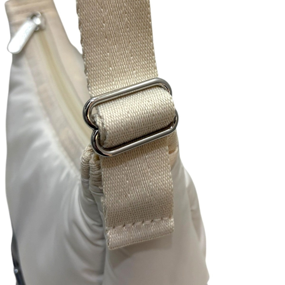 LeSportsac×GROWNY GY MINI CRESCENT HOBO ホワイト｜【公式