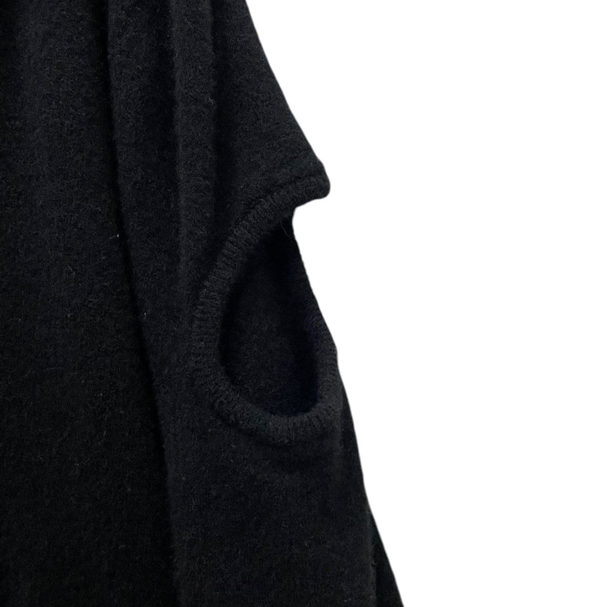 トーガアーカイブスのHole knit pulloverです。 TOGA ARCHIVES 古着・中古 トップス アイテム