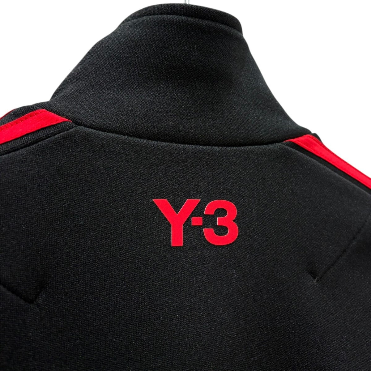 Y-3 古着・中古 ワイスリーの3ストライプス トラックジャケット GJ8288です。