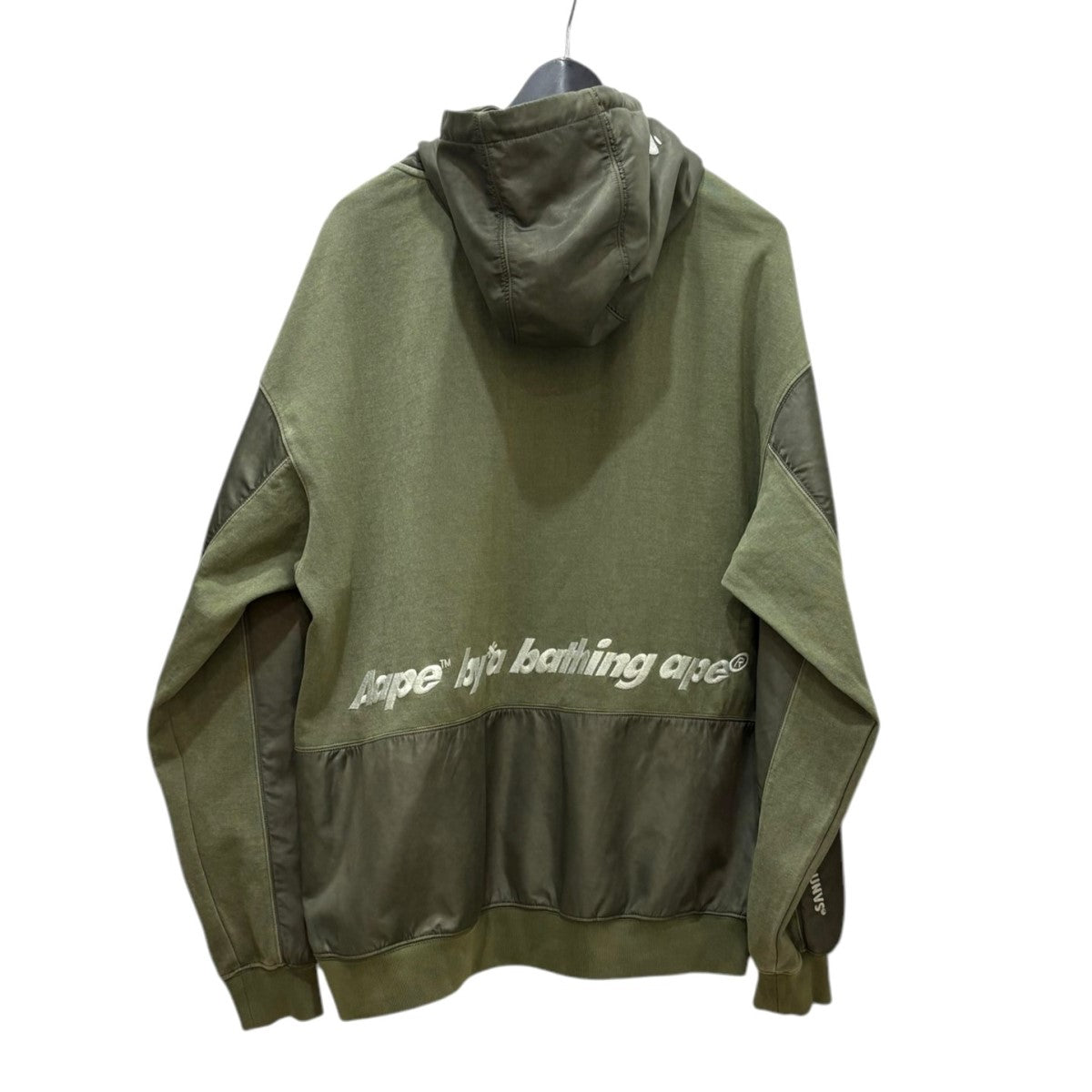 A BATHING APE 古着・中古 アベイシングエイプのハーフジッププルオーバーパーカ HOODIE SWEATER AAPSWM3816XXJです。