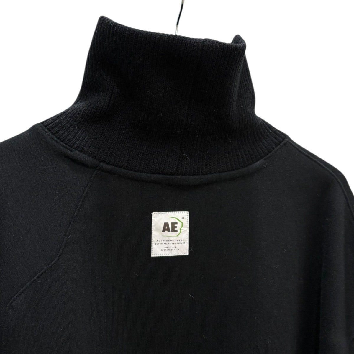 ADER error(アーダーエラー) ハイネックスウェット19AFWTO04BK1