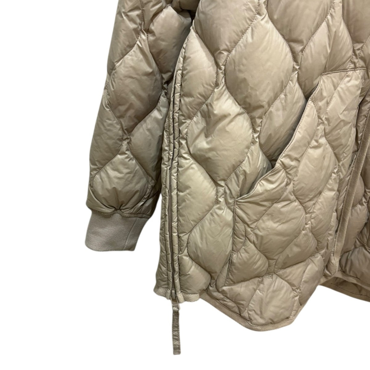 FRAMeWORK×TAION 別注フードビブス付ダウンダウンジャケット ベージュ
