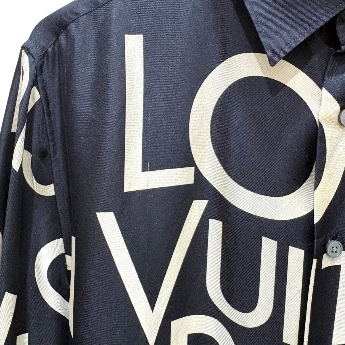 LOUIS VUITTON ロゴシルクシャツRM191M JHR HGS08W 古着・中古-3枚目のアイテム画像